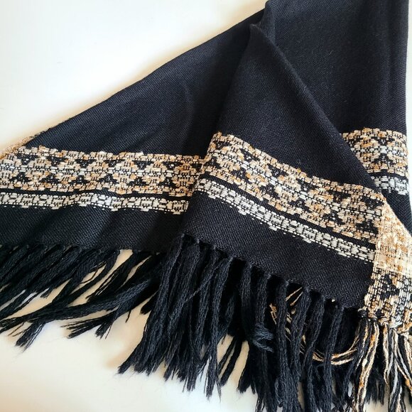 Vintage Arola triangle shape 100% wool black shawl. Made in Finland. - Picture 4 of 9